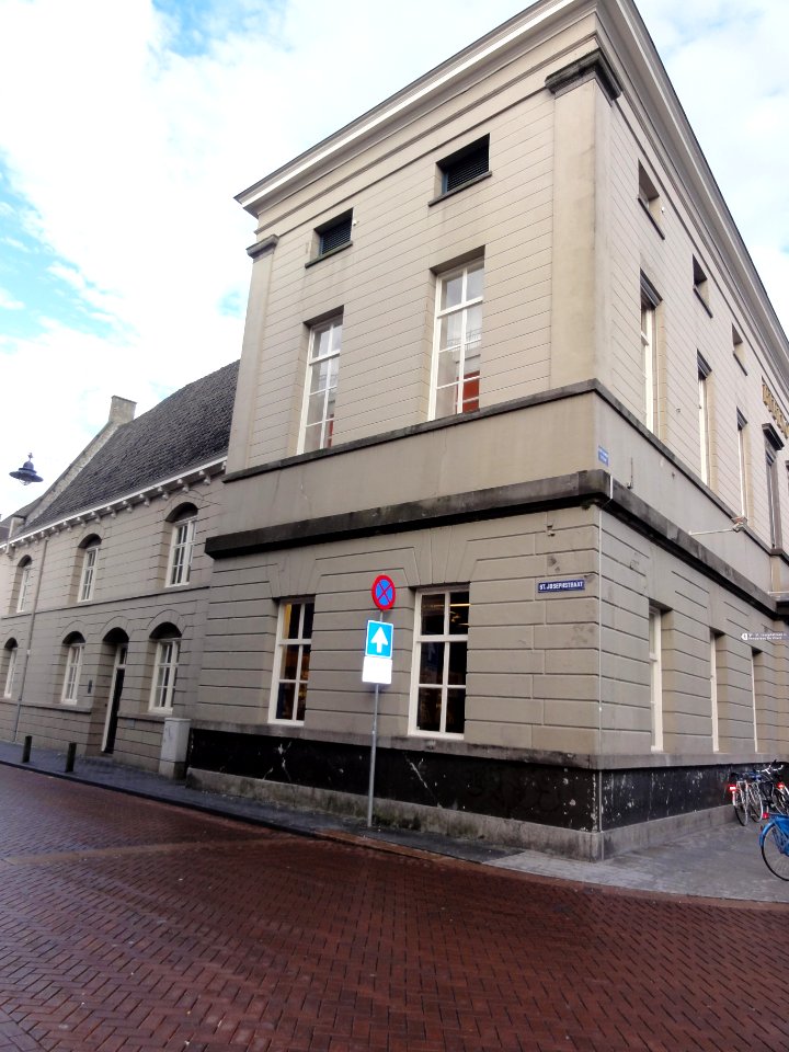 's-Hertogenbosch_Rijksmonument_21660,_21603_St.Josephstraat_1,1A,_Hinthamerstraat_72