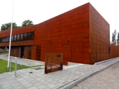's-Hertogenbosch_De_Hertog_(rowing_club)_boathouse_outside