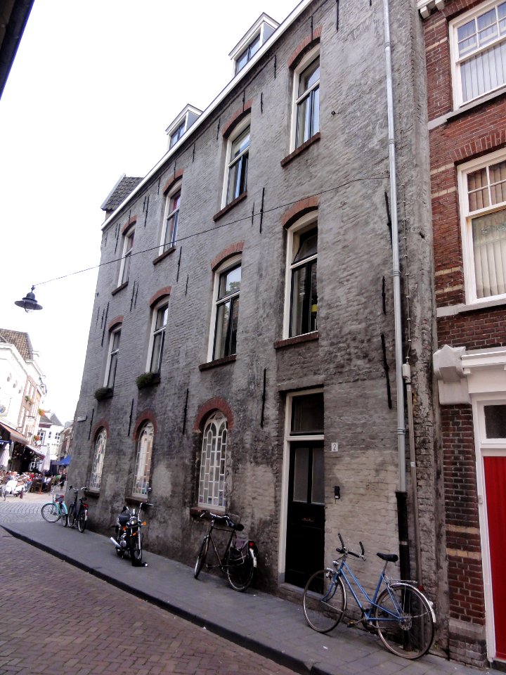 's-Hertogenbosch_Rijksmonument_21736_Molenstraat_1,_zijde_St.jansstraat_2