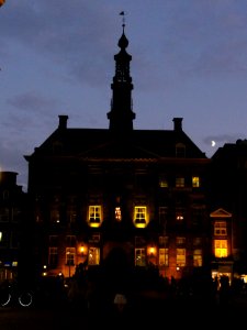 's-Hertogenbosch_Rijksmonument_21719_Stadhuis_bij_avond,_Markt_1