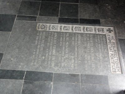 's-Hertogenbosch_Rijksmonument_522404_begraafplaats_Groenendaal_bisschopskapel,_gedenksteen_bisschoppen