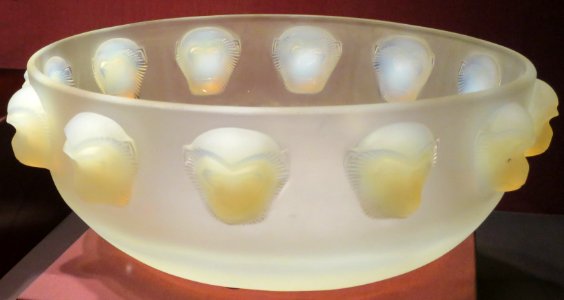 'Madagascar_Vase'_by_René_Lalique,_Dayton_Art_Institute