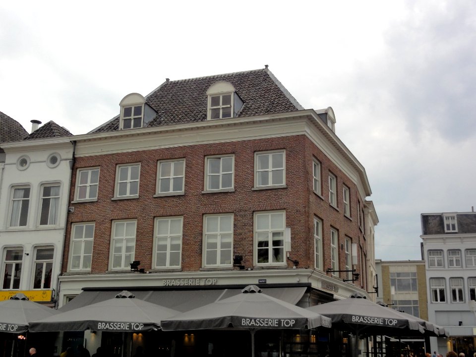 's-Hertogenbosch_Rijksmonument_21735_Markt_40,_42