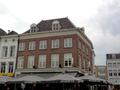 's-Hertogenbosch_Rijksmonument_21735_Markt_40,_42