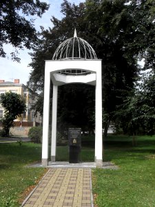 (TTO)_-_památník_nové_Teplické_synagogy_E