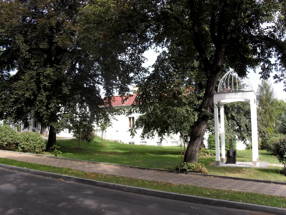 (TTO)_-_památník_nové_Teplické_synagogy_G