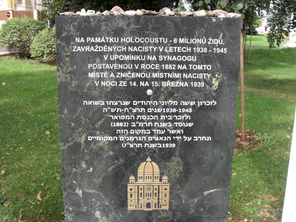 (TTO)_-_památník_nové_Teplické_synagogy_F