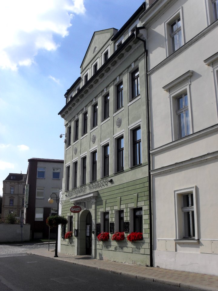 (TTO)_Činžovní_dům_(Restaurant_Radnice)_-_Teplice,_náměstí_Svobody_225_1