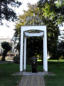 (TTO)_-_památník_nové_Teplické_synagogy_A