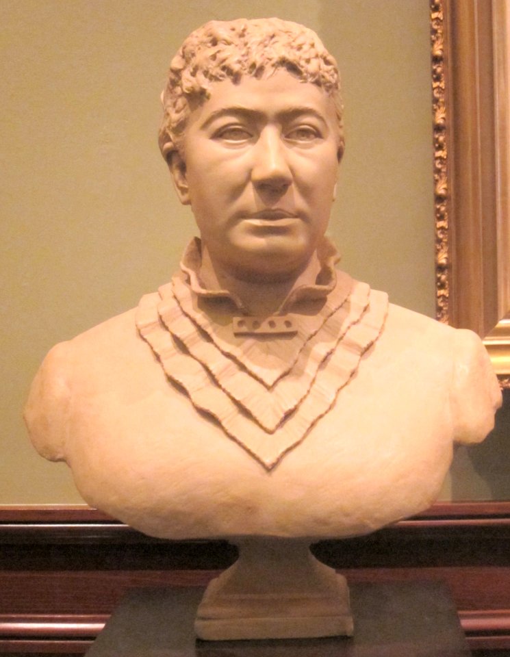 'Bernice_Pauahi_Bishop',_plaster_bust_by_Allen_Hutchinson,_1896,_Bishop_Museum