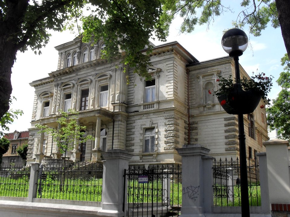 (TTO)_Vila_(Teplice)_-_zanedbánek_vedle_knihovny_6