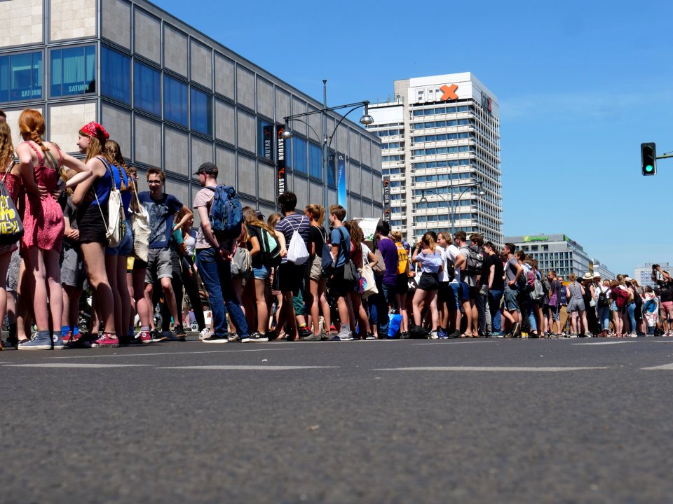 "Wir_halten_zusammen"_demonstration_of_XR_und_FFF_in_Berlin_16