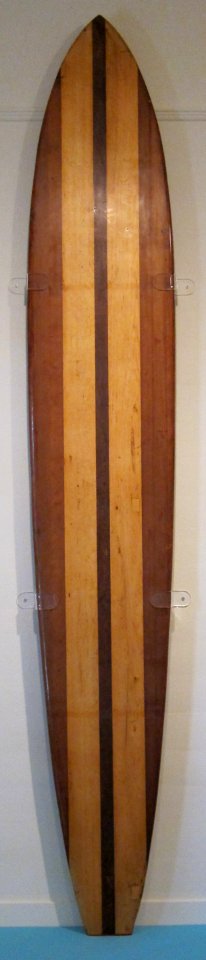 'Hot_curl'_surfboard,_redwood_and_balsa_wood,_made_in_Hawaii