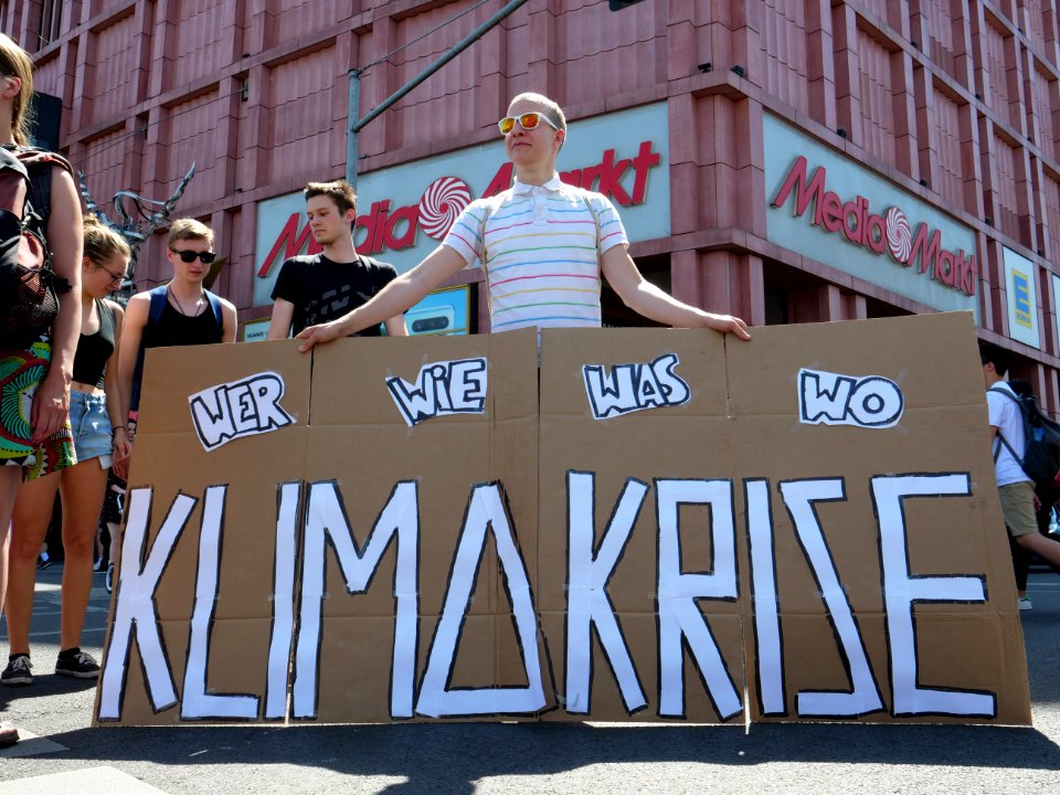 "Wir_halten_zusammen"_demonstration_of_XR_und_FFF_in_Berlin_03