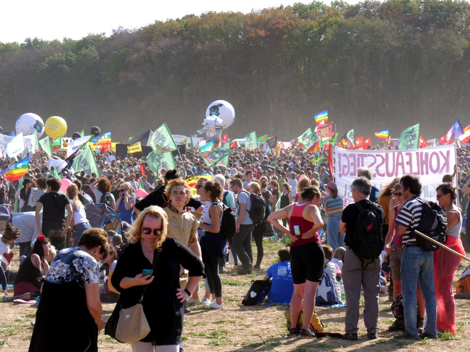 "Wald_retten_-_Kohle_stoppen!"_demonstration_06-10-2018_21