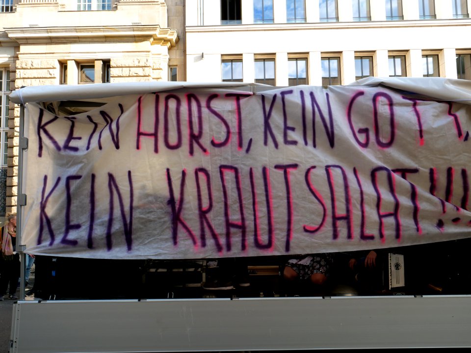 "Seehofer_abschieben!"_Demonstration_aigainst_the_german_homeland_minister_07