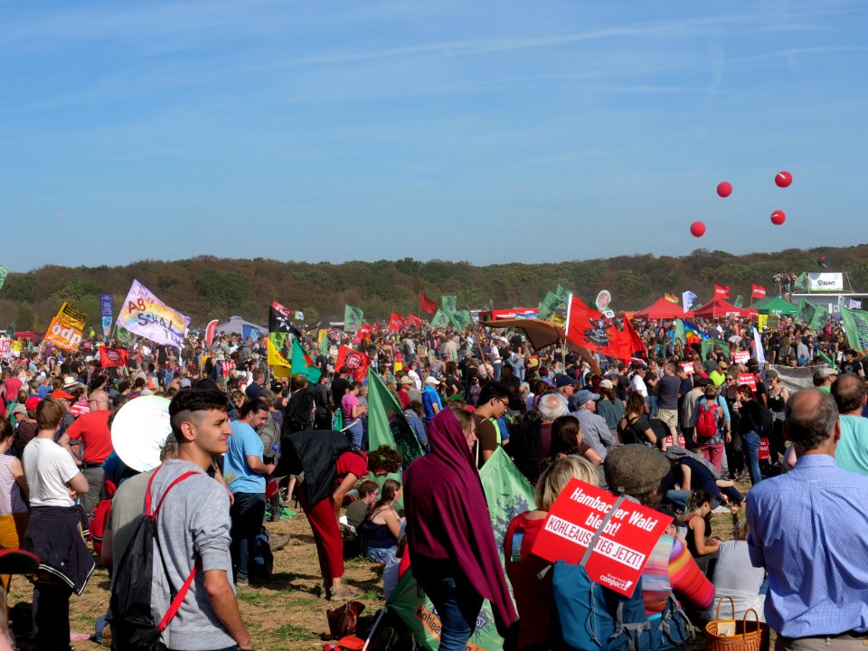 "Wald_retten_-_Kohle_stoppen!"_demonstration_06-10-2018_15