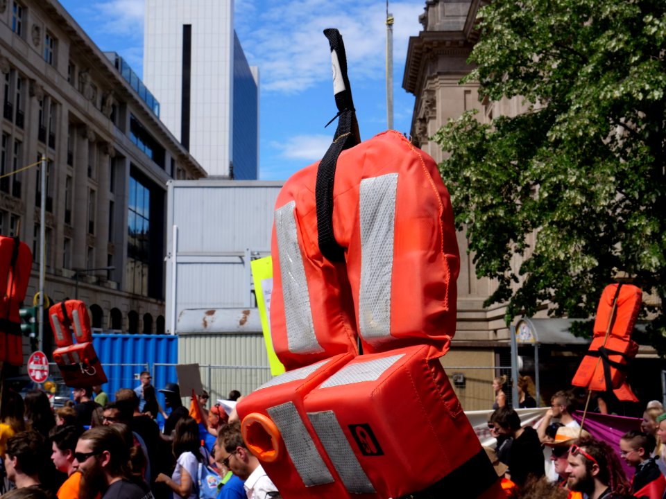 "Seebrücke"_Demonstration_for_sea_rescue_in_the_Mediterranean_sea_in_Berlin_7th_of_July_2018_26