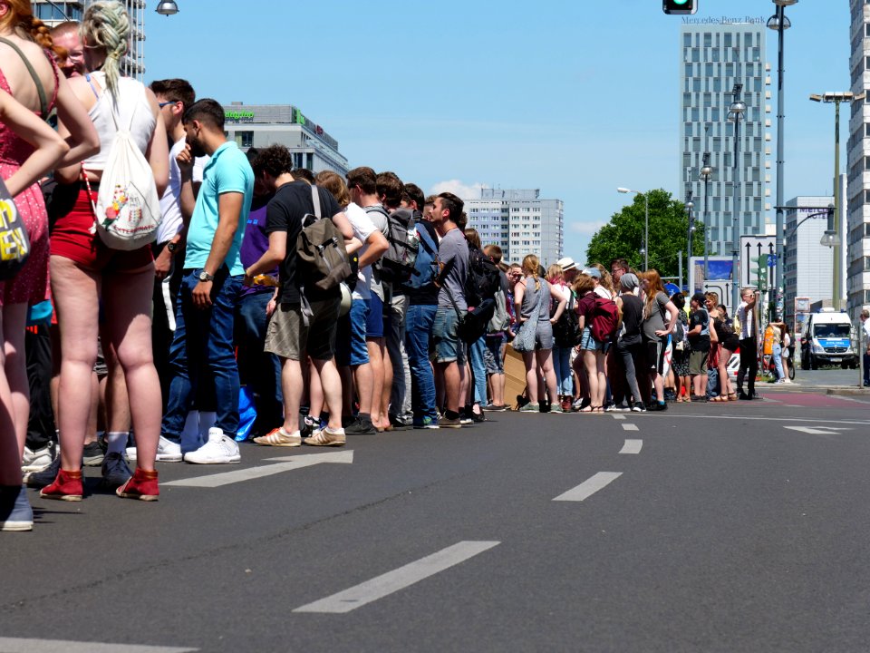 "Wir_halten_zusammen"_demonstration_of_XR_und_FFF_in_Berlin_09