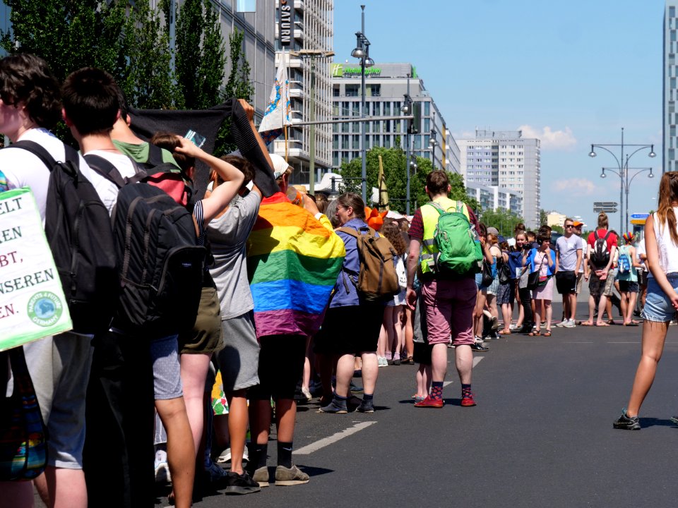 "Wir_halten_zusammen"_demonstration_of_XR_und_FFF_in_Berlin_23
