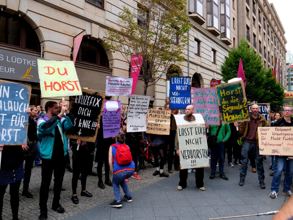 "Seehofer_abschieben!"_Demonstration_aigainst_the_german_homeland_minister_02