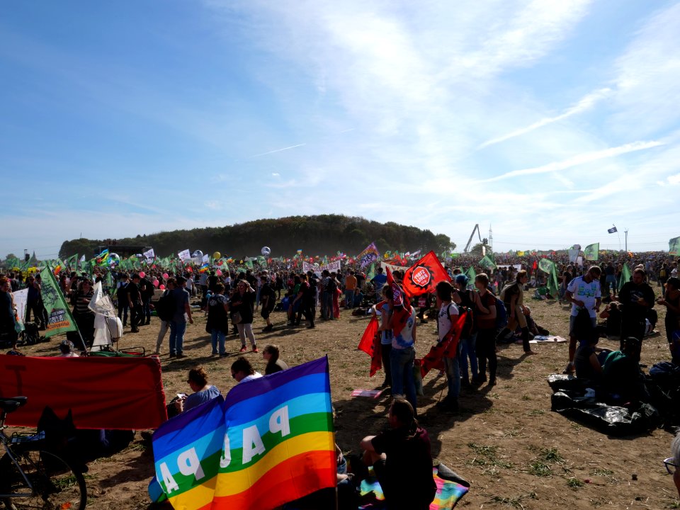 "Wald_retten_-_Kohle_stoppen!"_demonstration_06-10-2018_23