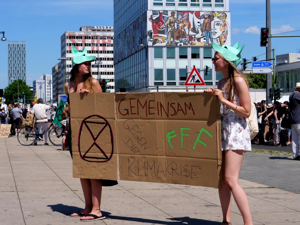 "Wir_halten_zusammen"_demonstration_of_XR_und_FFF_in_Berlin_22