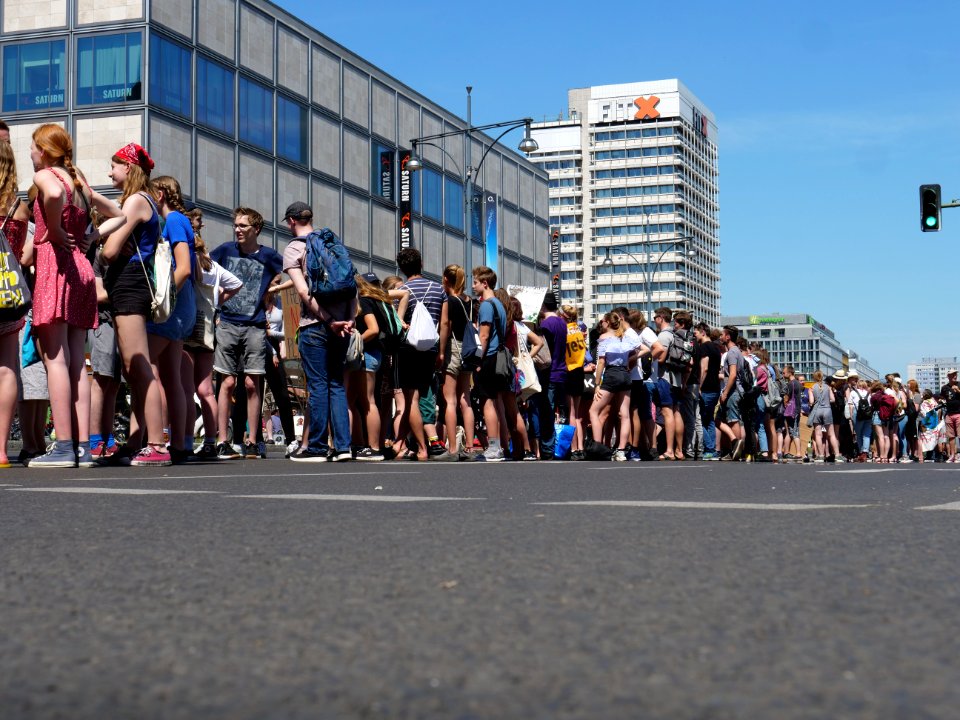 "Wir_halten_zusammen"_demonstration_of_XR_und_FFF_in_Berlin_17