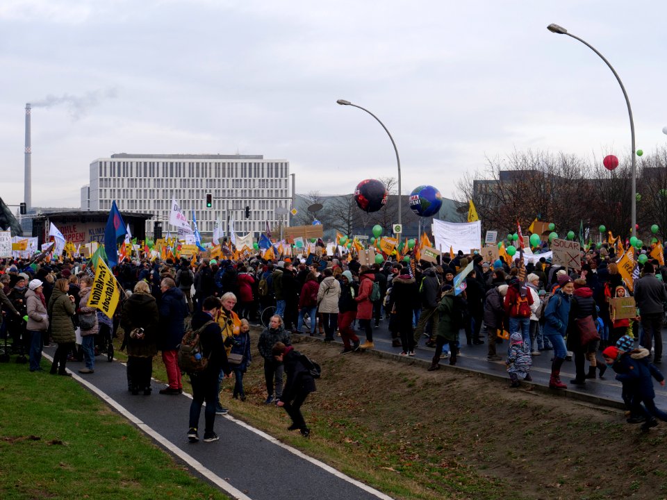 "Tempo_machen_beim_Kohleausstieg!"_Demonstration_Berlin_01-12-2018_13