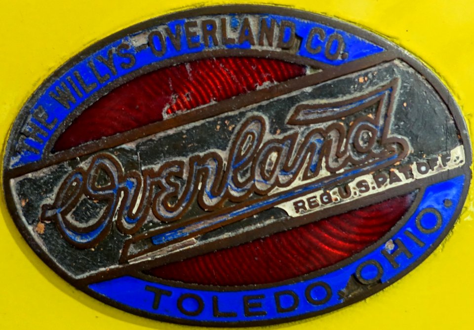 "THE_WILLYS-OVERLAND_CO."_"TOLEDO,_OHIO."_"OVERLAND_REG._U.S._PAT._OFF."_hood_ornament_detail,_from-_1917_Overland_Runabout_-_Automobile_Driving_Museum_-_El_Segundo,_CA_-_DSC01542_(cropped)