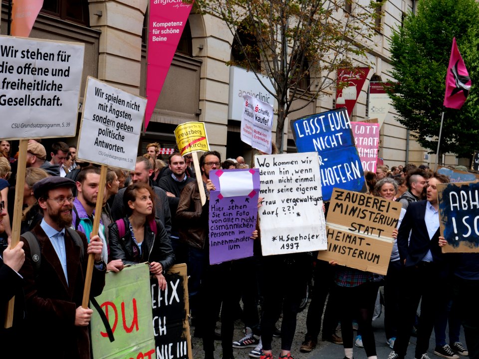 "Seehofer_abschieben!"_Demonstration_aigainst_the_german_homeland_minister_04