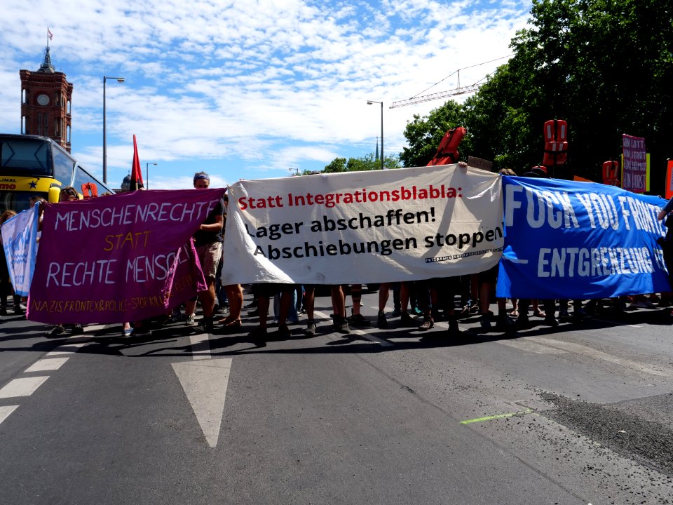 "Seebrücke"_Demonstration_for_sea_rescue_in_the_Mediterranean_sea_in_Berlin_7th_of_July_2018_32