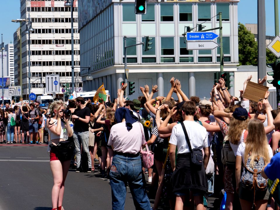 "Wir_halten_zusammen"_demonstration_of_XR_und_FFF_in_Berlin_21