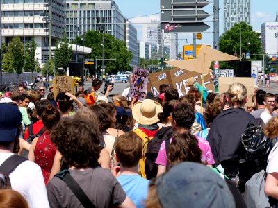 "Wir_halten_zusammen"_demonstration_of_XR_und_FFF_in_Berlin_33