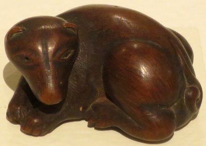 'Crouching_Male_Dog',_18th-19th_century_netsuke,_wood,_Honolulu_Museum_of_Art,_13894.1