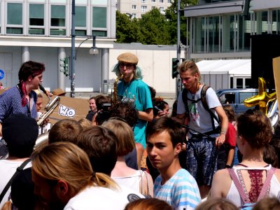 "Wir_halten_zusammen"_demonstration_of_XR_und_FFF_in_Berlin_34
