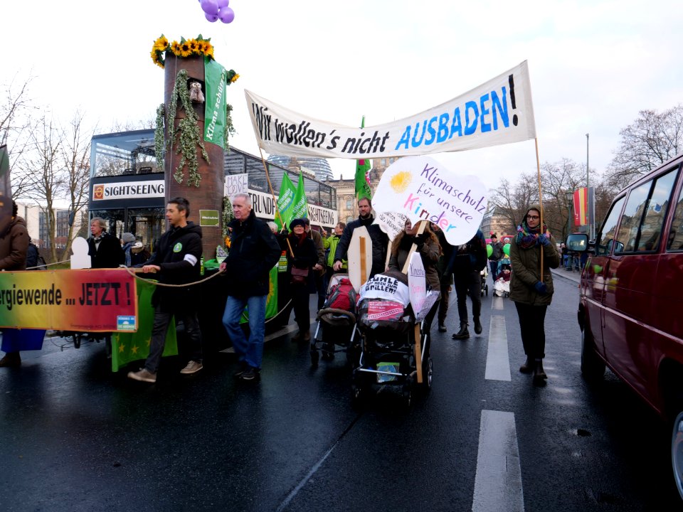 "Tempo_machen_beim_Kohleausstieg!"_Demonstration_Berlin_01-12-2018_58