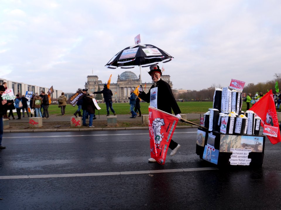 "Tempo_machen_beim_Kohleausstieg!"_Demonstration_Berlin_01-12-2018_56