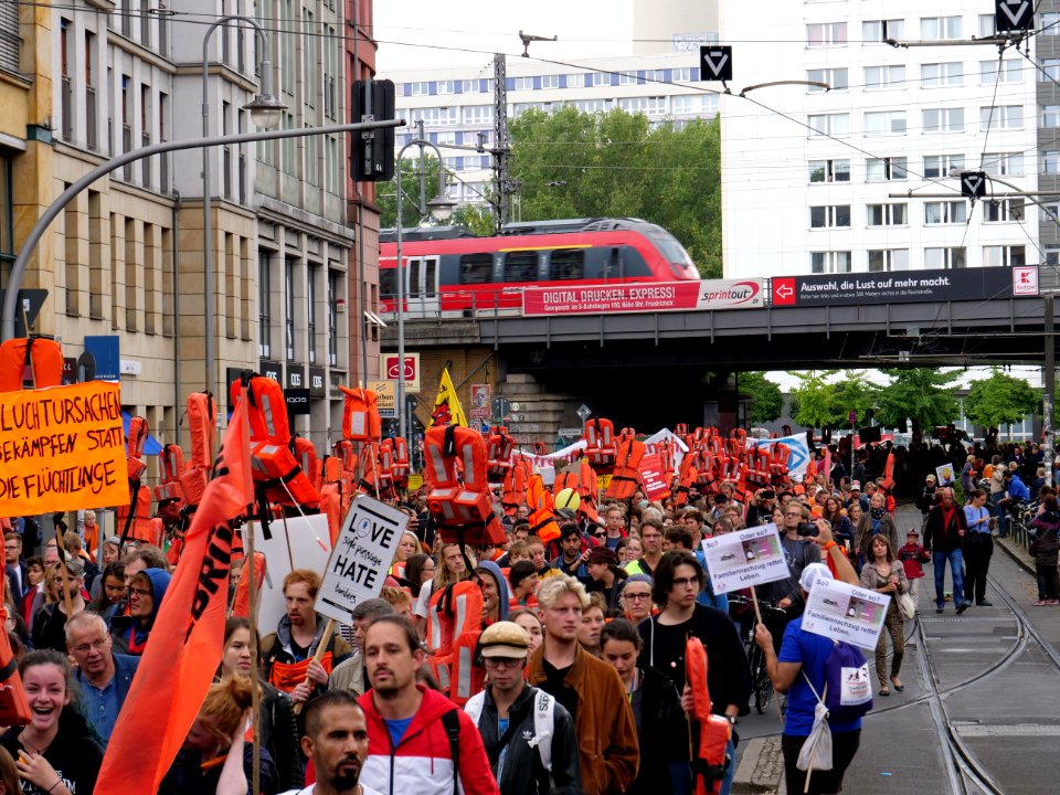 "Seebrücke"_Demonstration_for_sea_rescue_in_the_Mediterranean_sea_in_Berlin_2nd_of_September_2018_22