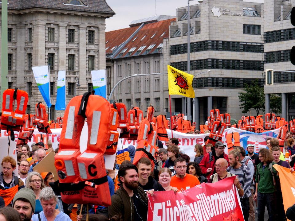 "Seebrücke"_Demonstration_for_sea_rescue_in_the_Mediterranean_sea_in_Berlin_2nd_of_September_2018_16