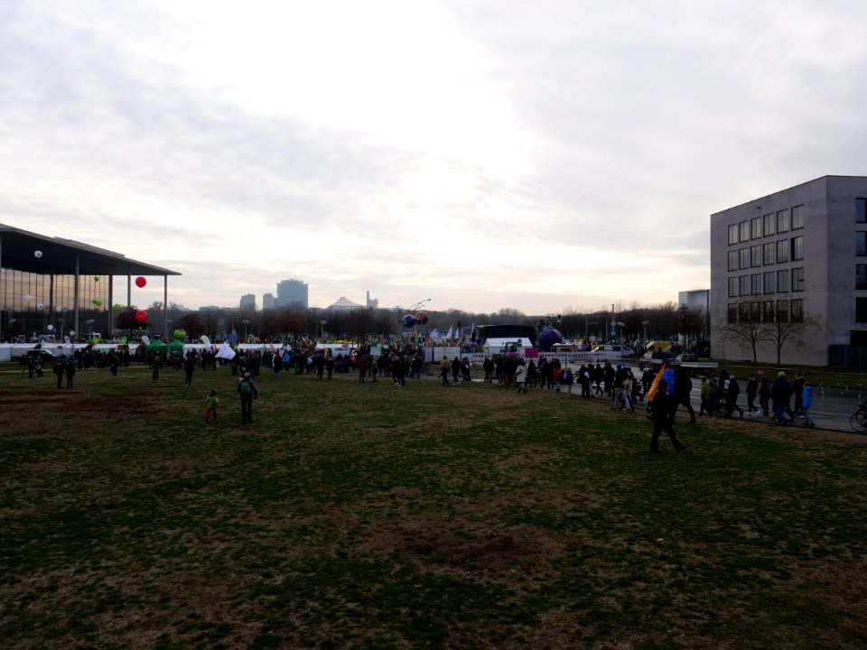 "Tempo_machen_beim_Kohleausstieg!"_Demonstration_Berlin_01-12-2018_08