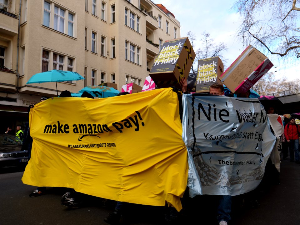 "Make_Amazon_Pay!"_Demonstration_in_Berlin_13