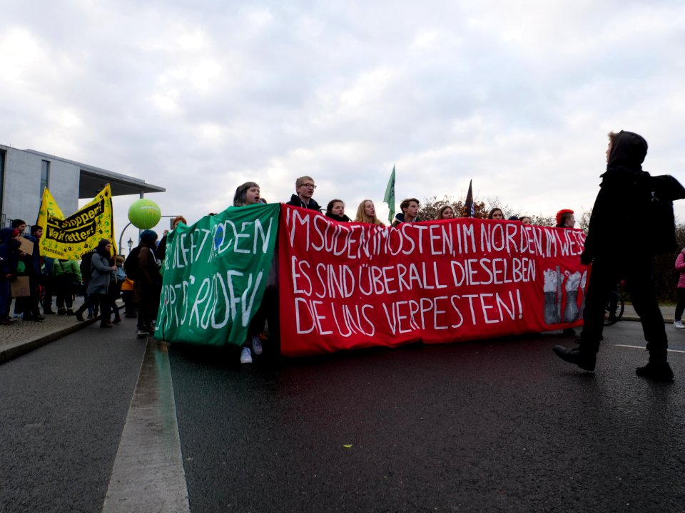 "Tempo_machen_beim_Kohleausstieg!"_Demonstration_Berlin_01-12-2018_38