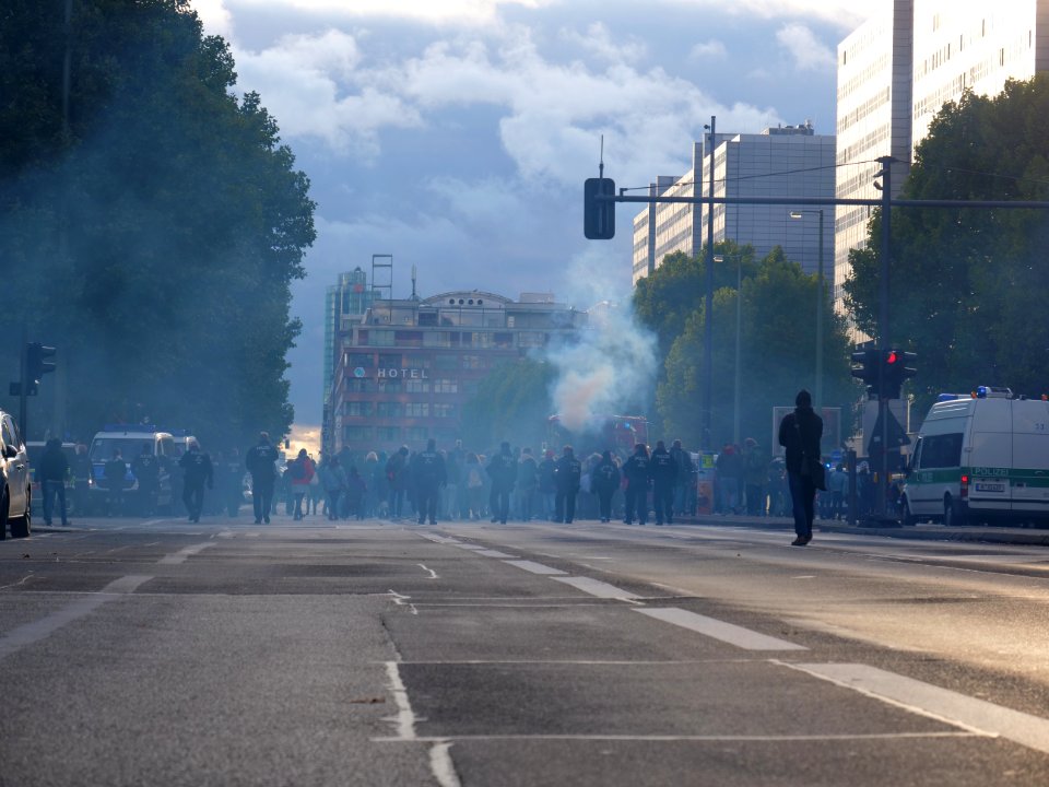 "Splitter_&_Nackt"_demonstration_Berlin_2019-10-03_02