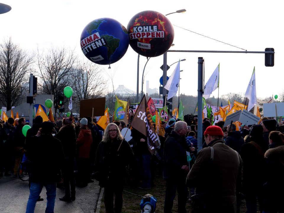 "Tempo_machen_beim_Kohleausstieg!"_Demonstration_Berlin_01-12-2018_01