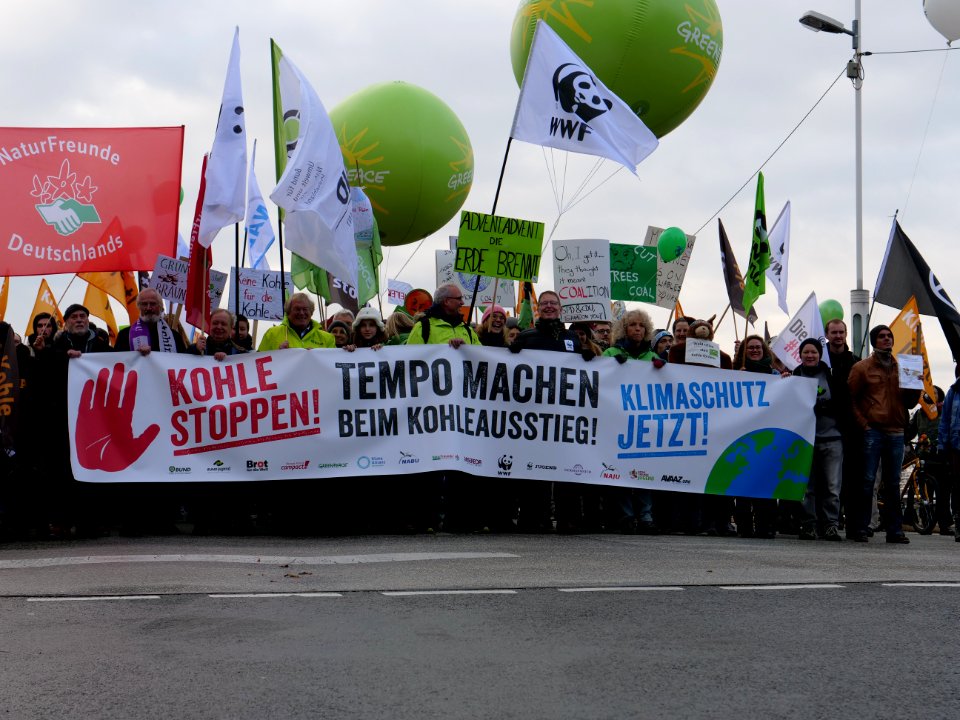 "Tempo_machen_beim_Kohleausstieg!"_Demonstration_Berlin_01-12-2018_27