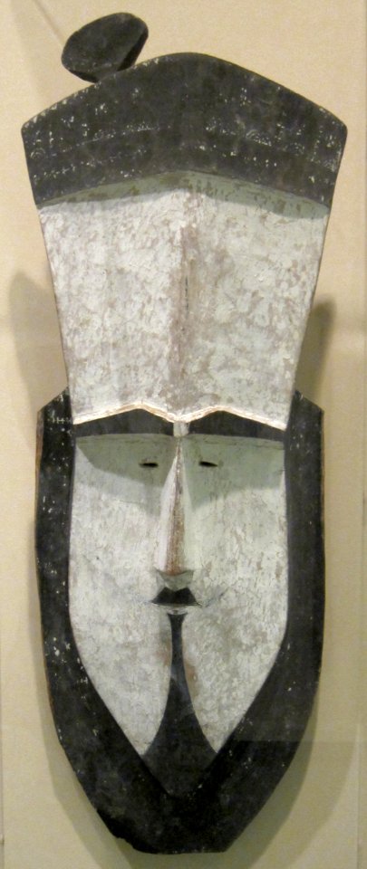 'Tapuanu'_(mask),_Federated_States_of_Micronesia,_Caroline_Islands,_wood_painted_with_lime_and_soot
