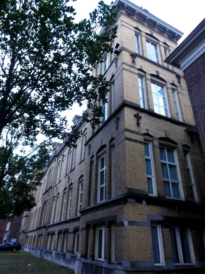 's-Hertogenbosch_Rijksmonument_522426_justitiegebouw_St._Jorisstraat_127,_129