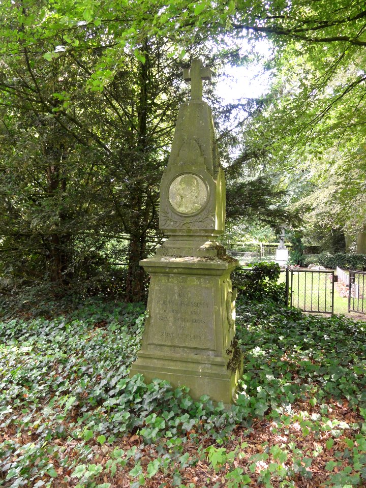 's-Hertogenbosch_Rijksmonument_522406_begraafplaats_Groenendaal_Grafmonument_van_Paesschen