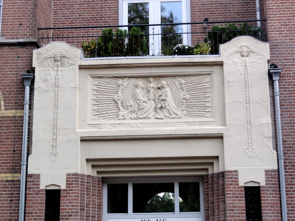 's-Hertogenbosch_Rijksmonument_522424_St.Janssingel_kweekschool_relief_boven_ingang